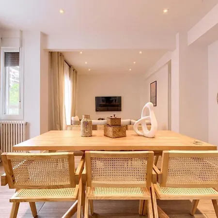 San Mamés Apartman *